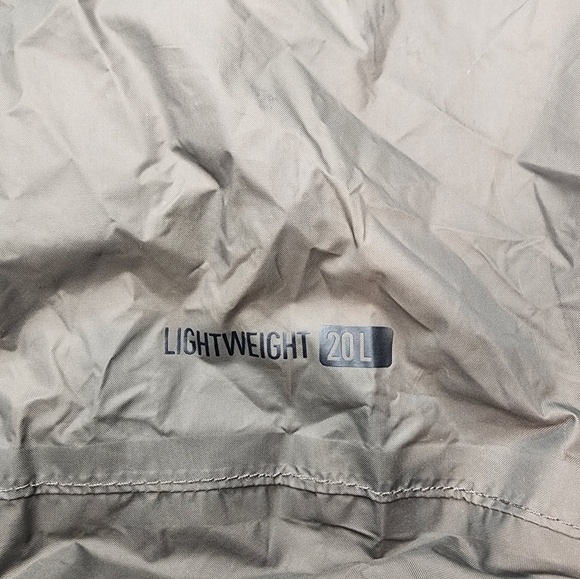 Sea to Summit Lightweight Dry Bag 20L Beluga Grey - Picture 2 of 6